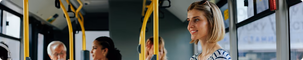 une étudiante dans les transports 