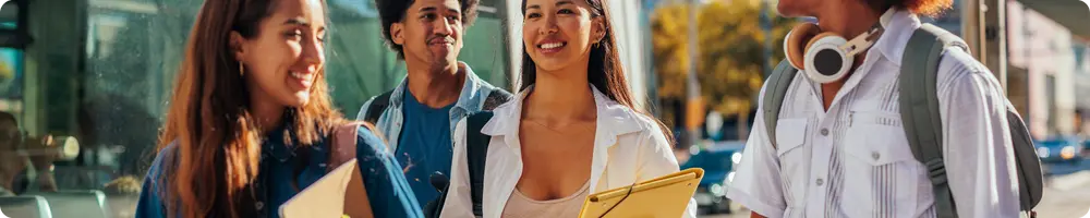 étudiants qui marchent 