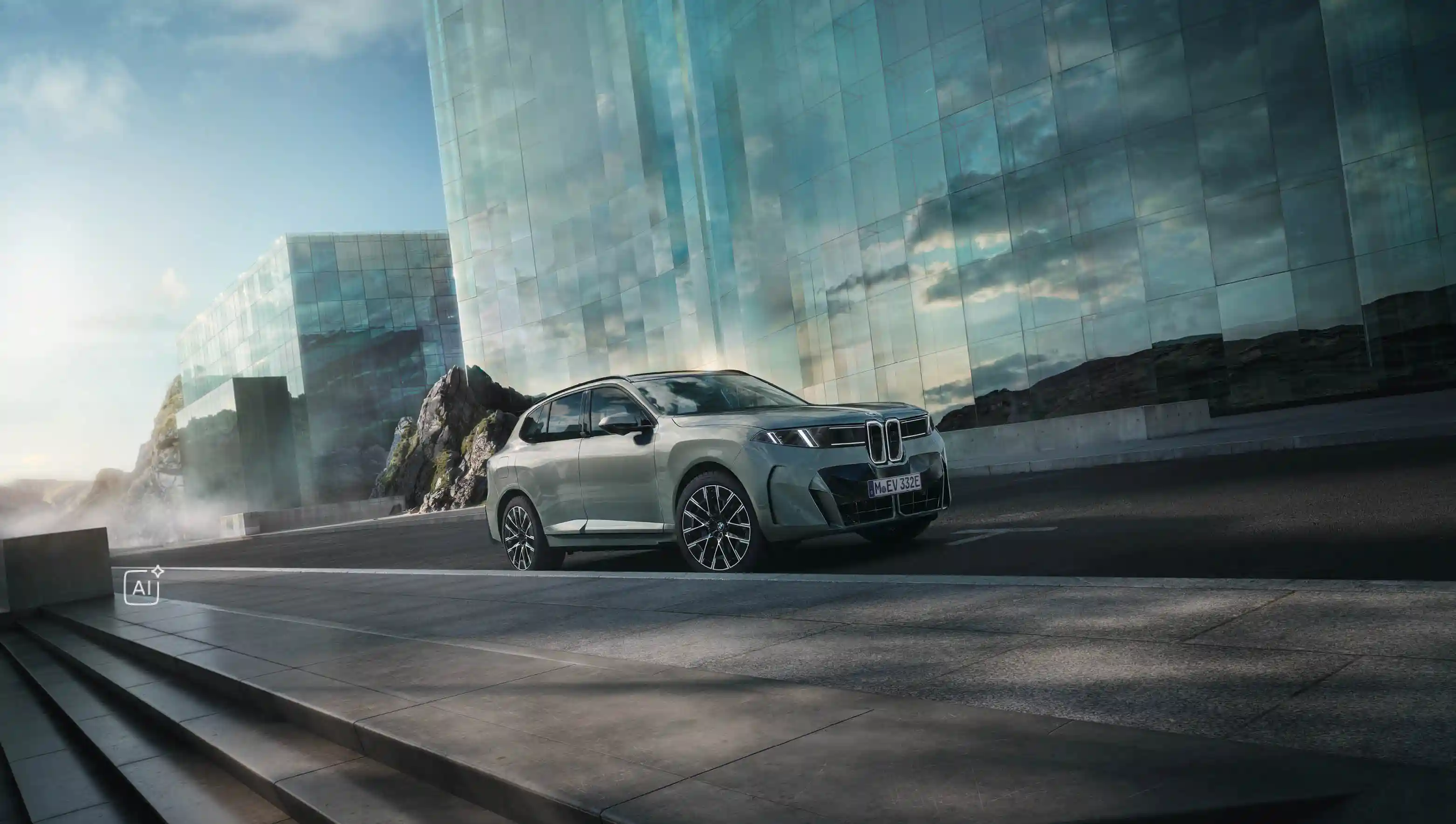 BMW iX5 vor einer futuristischen Wand.