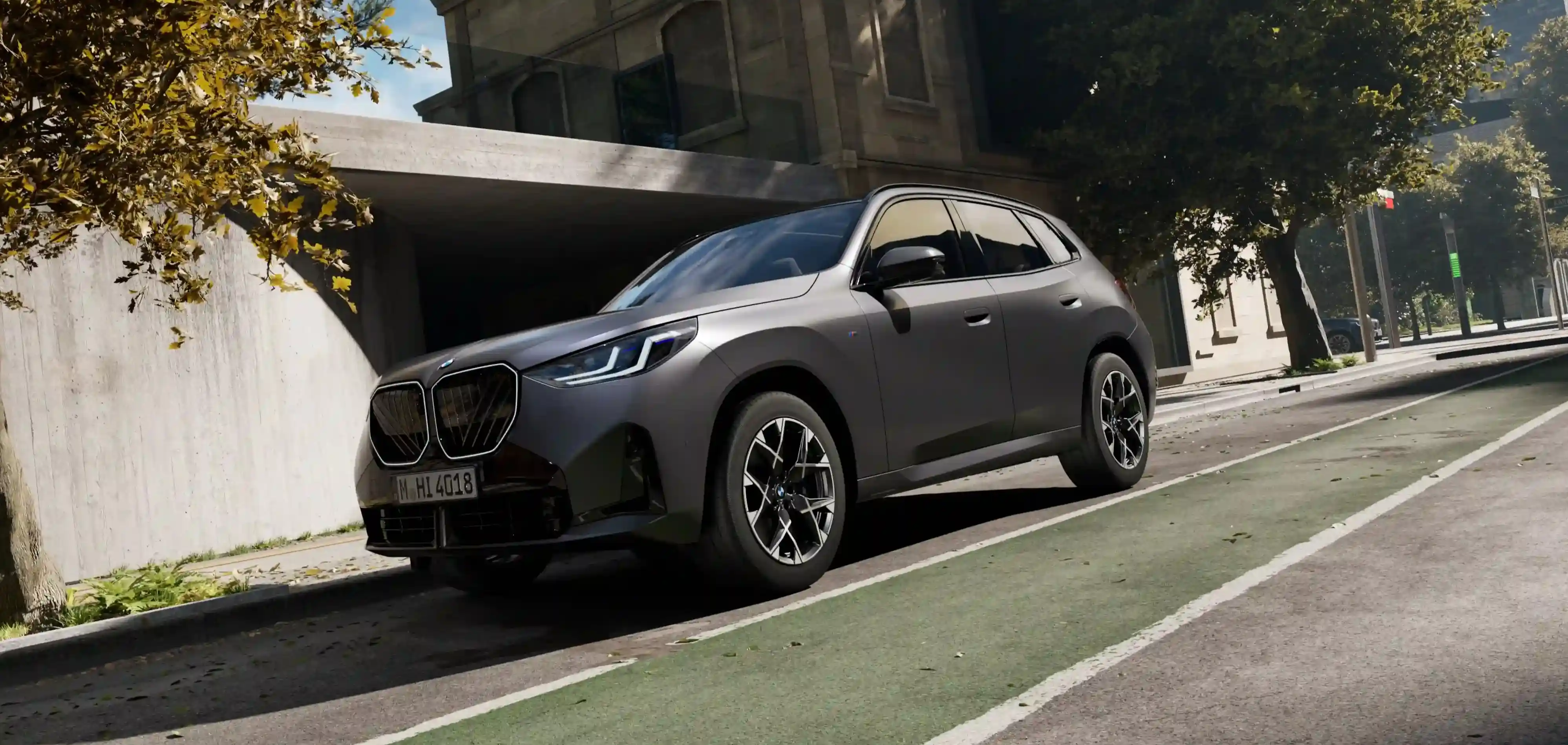 BMW X3 in Grau in der Frontansicht mit BMW Niere und LED-Scheinwerfern, verfügbar bei MOTORHEIMAT in Kirchseeon, Oberhaching, Wasserburg am Inn, Traunstein und Altenmarkt an der Alz.