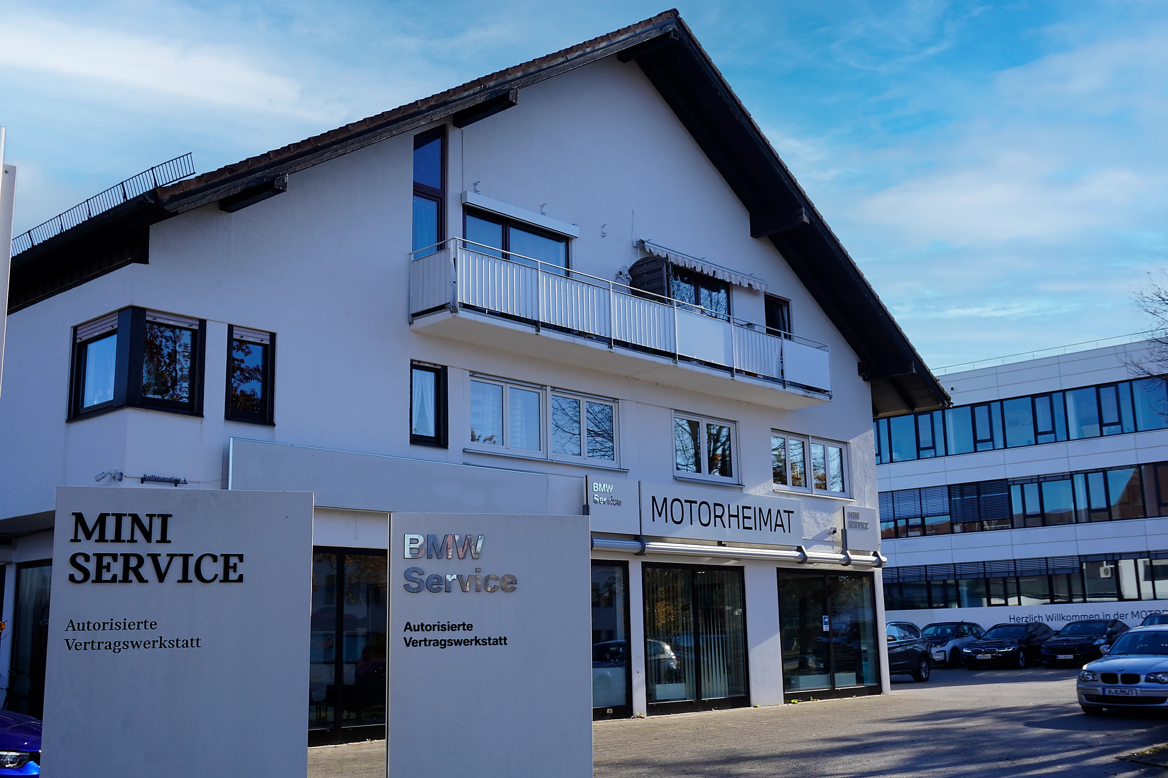 MOTORHEIMAT Wagner-Schwarz in Oberhaching von außen mit BMW Service und MINI Service Vertragswerkstatt
