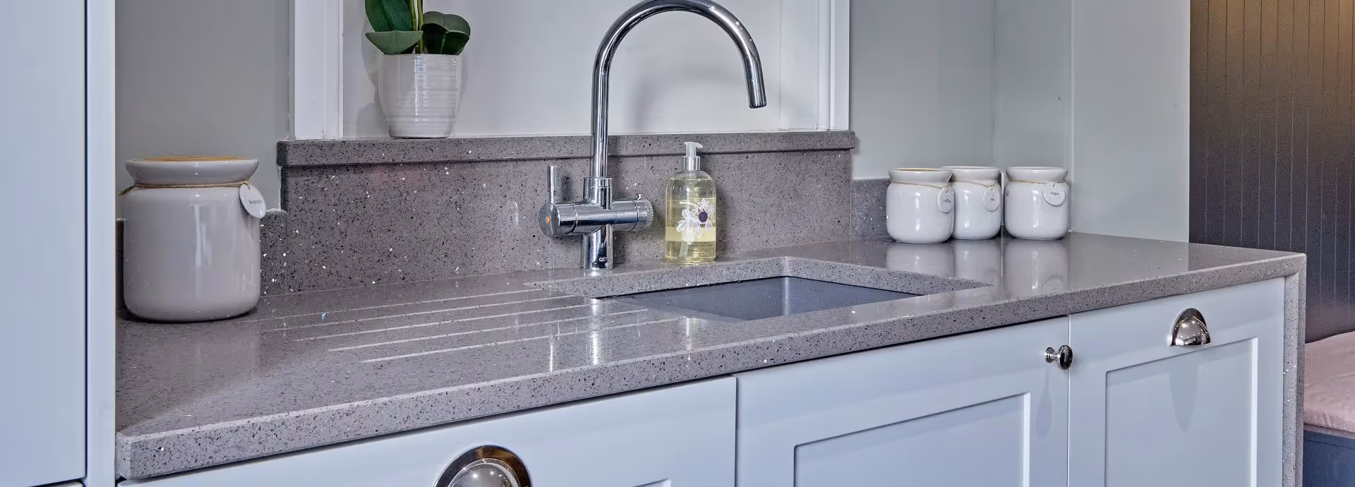 CRL Quartz Grey Reflection