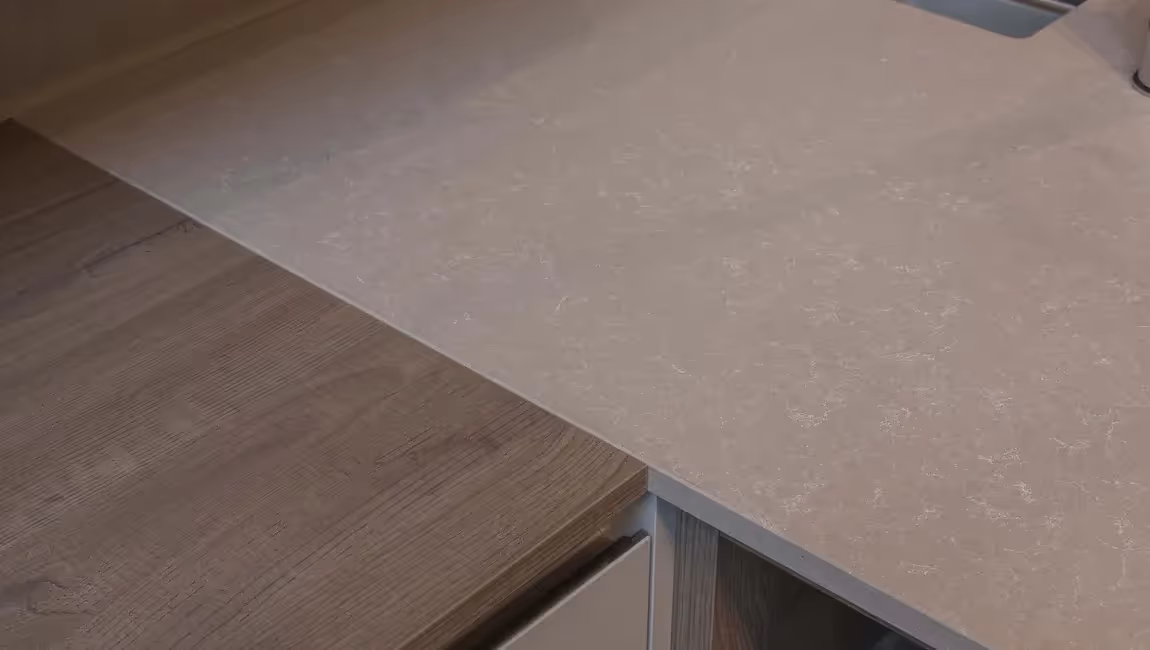 Quartzforms Ashen Light