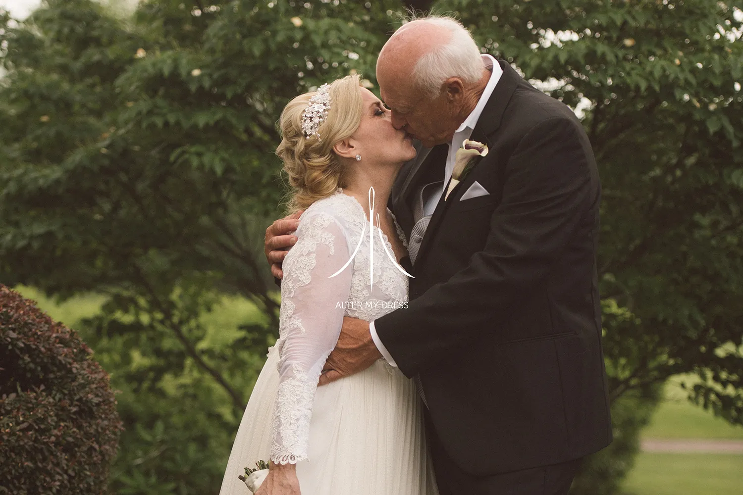 Alter My Dress formal dress alterations in Philadelphia bride and bridal party at Philadelphia wedding