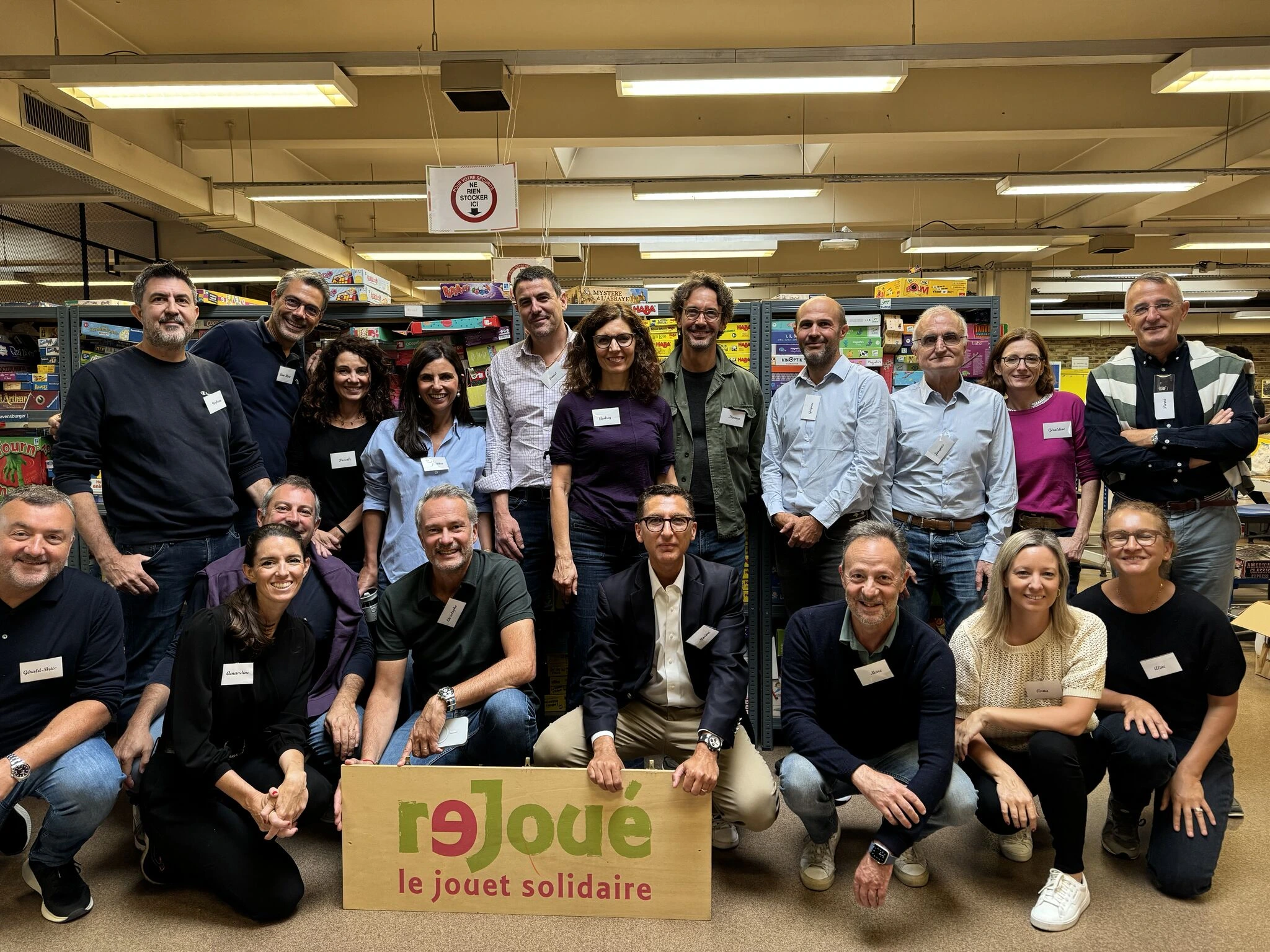 Le COMEX du Groupe CANAL+ s’engage avec Rejoué : une initiative solidaire qui donne une seconde vie aux jouets tout en accompagnant des personnes en précarité vers la réinsertion professionnelle.