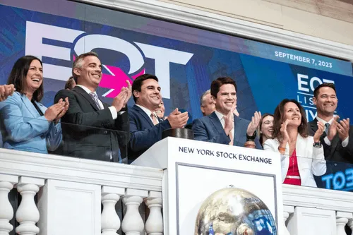 An image of the EQT team ringing the bell on the New York Stock Exchange.