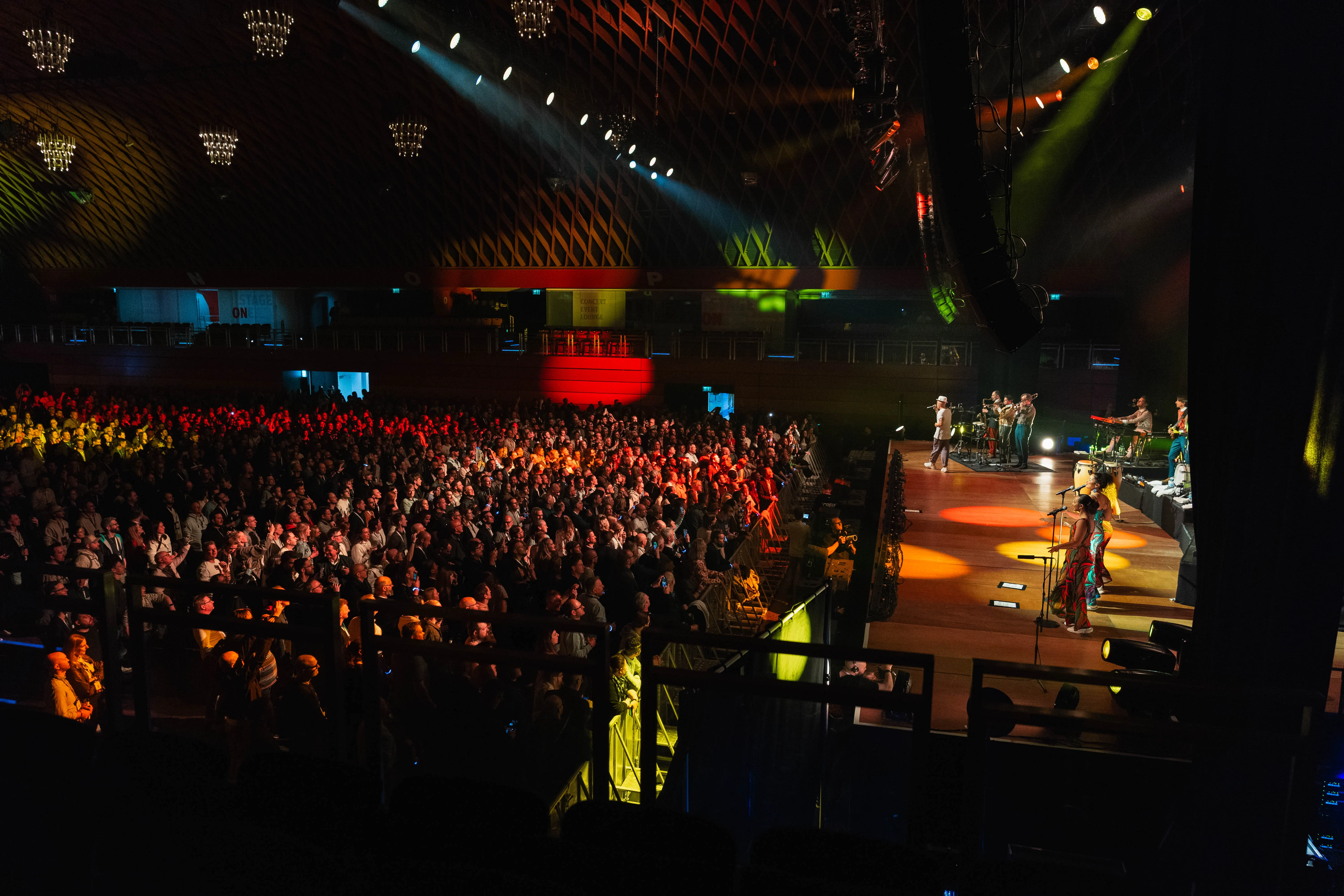 Concert in front of a full hall at data:unplugged 2025