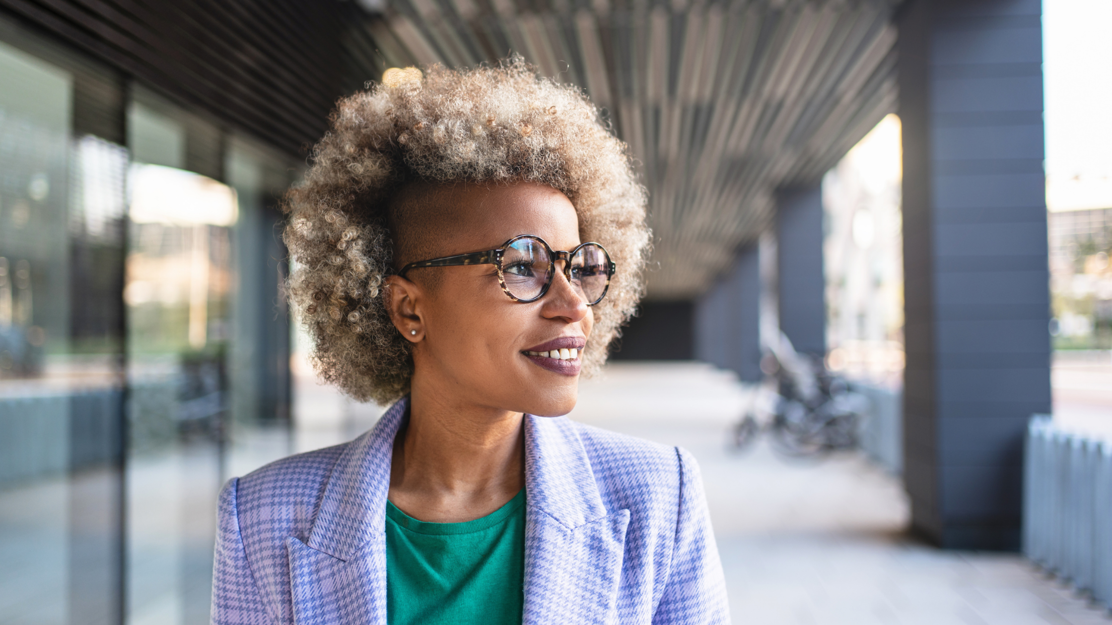 Compare Roth and traditional IRAs to see which fits your financial goals. ✓ Learn about taxes, withdrawal rules, and how to choose the right account.