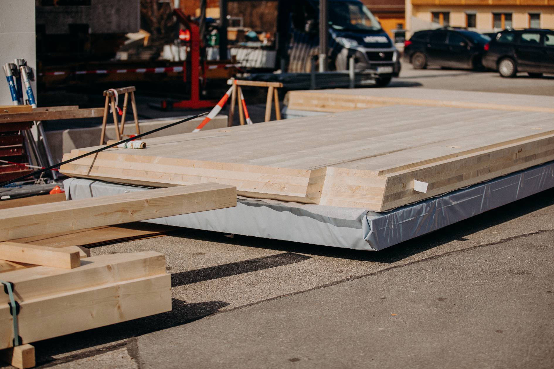 geyerholz fassade im umbau kran brettsperrholz