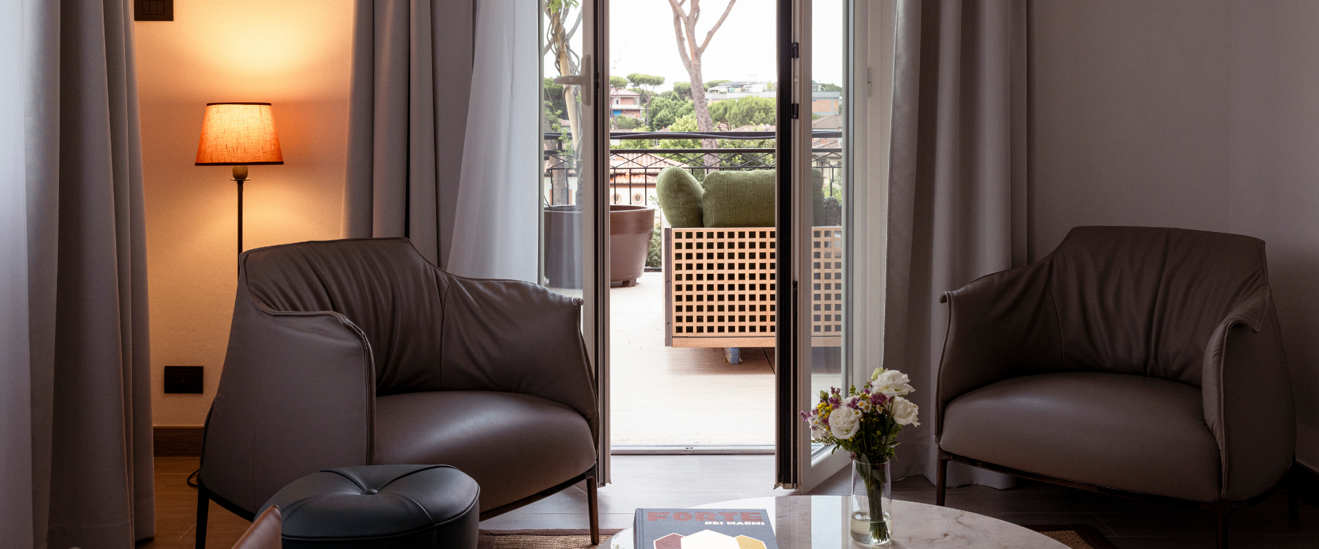 Guest suite with balcony and armchairs at La Serena.