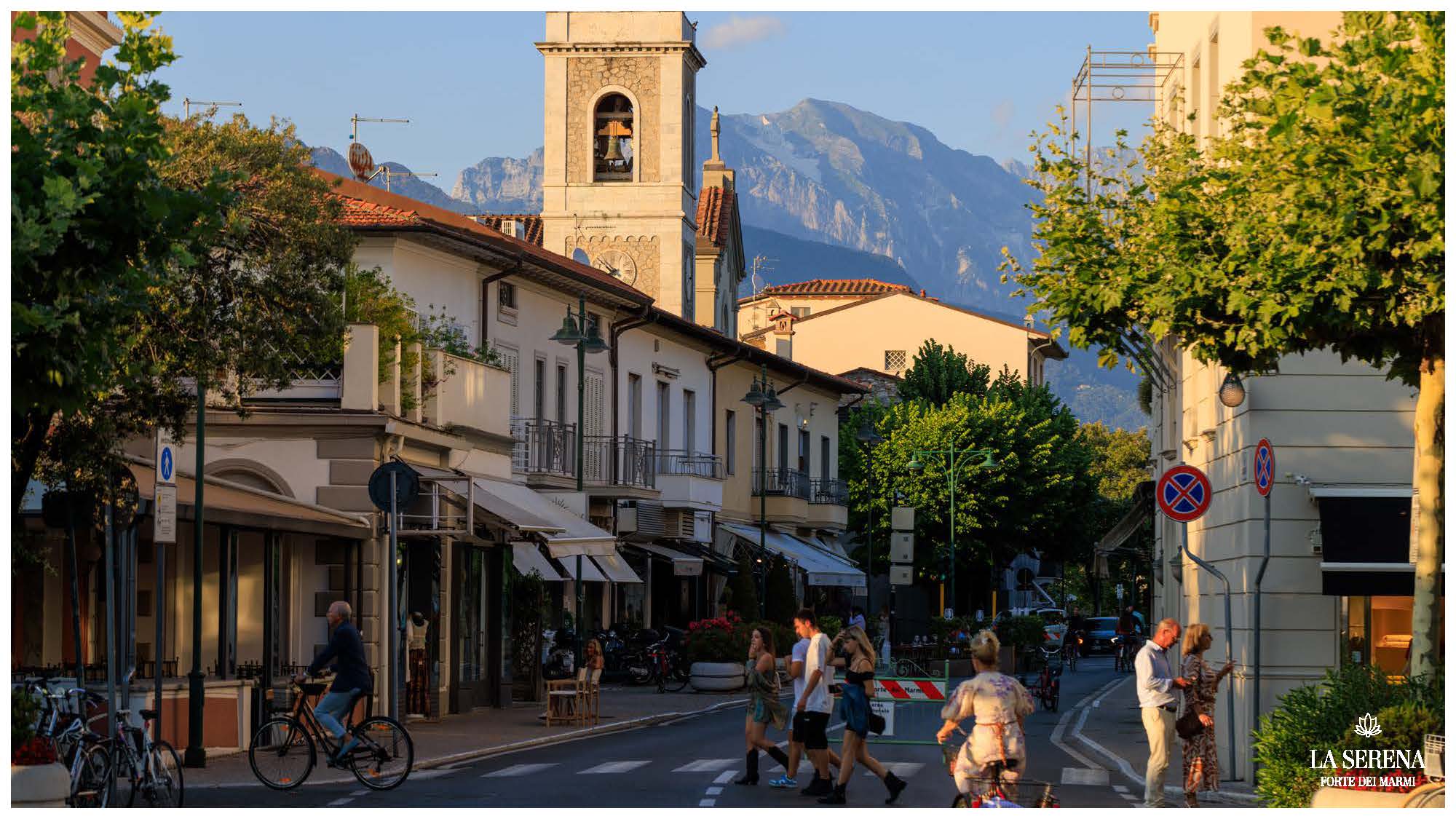 Art of Italian living in the street of Forte dei Marmi