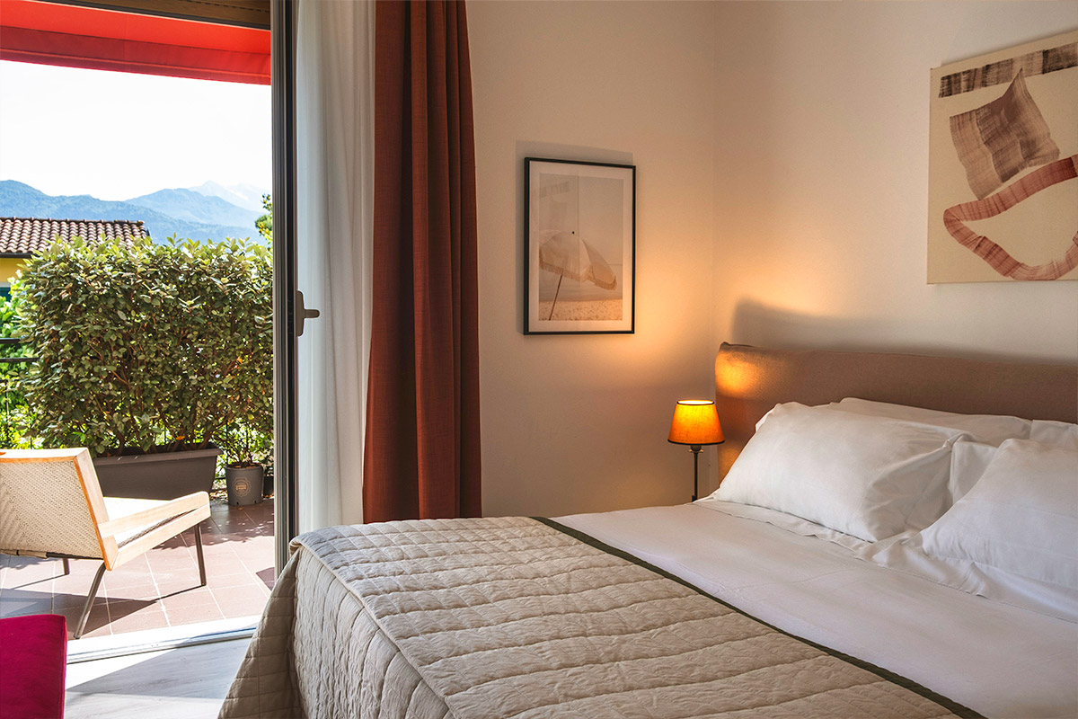 Elegant hotel room featuring a double bed, soft lighting, and a cozy ambiance.