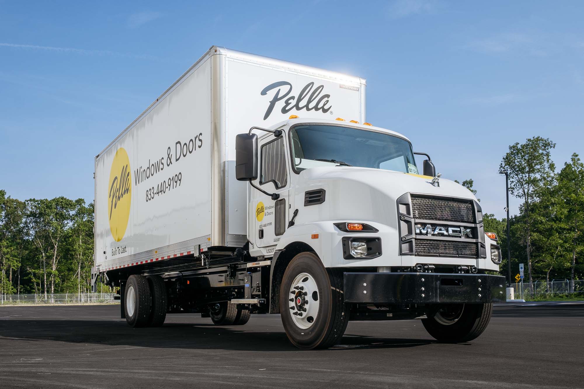 Mack MD chassis provided by Bruckner Truck Leasing, shown equipped with Victory’s demountable body system for efficient delivery operations.
