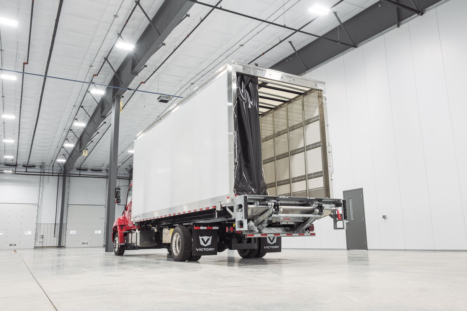 Side profile of a Victory demountable truck body with smooth composite panels