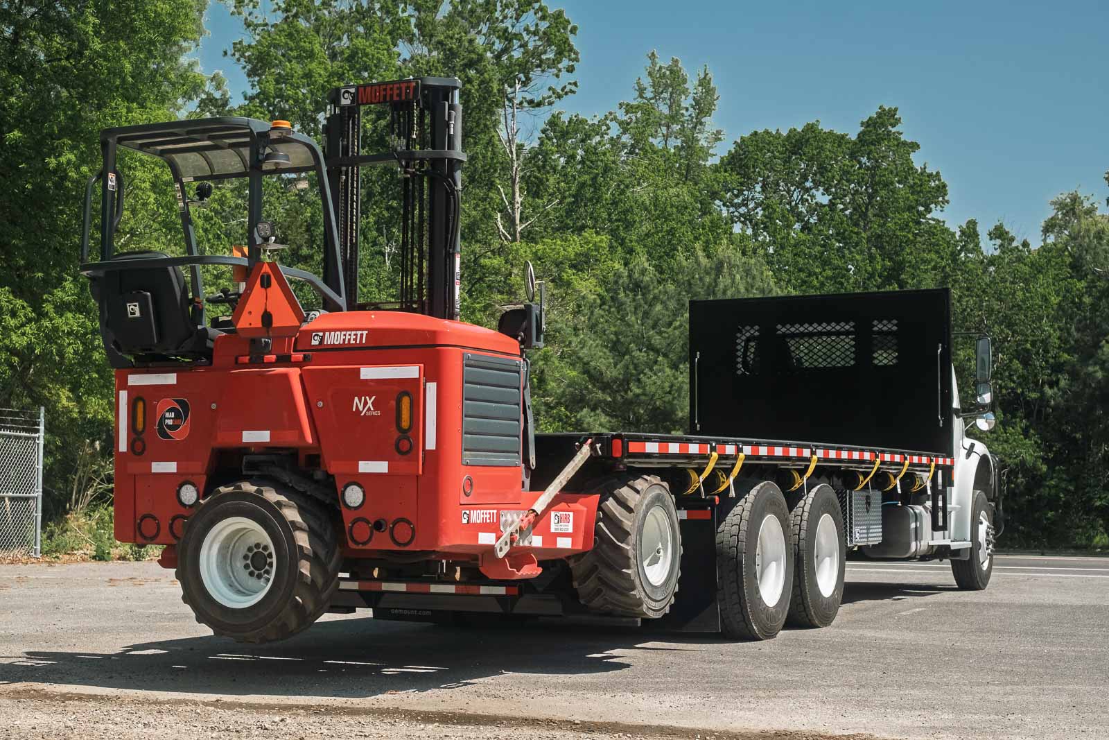 Flatbed with a moffett kit