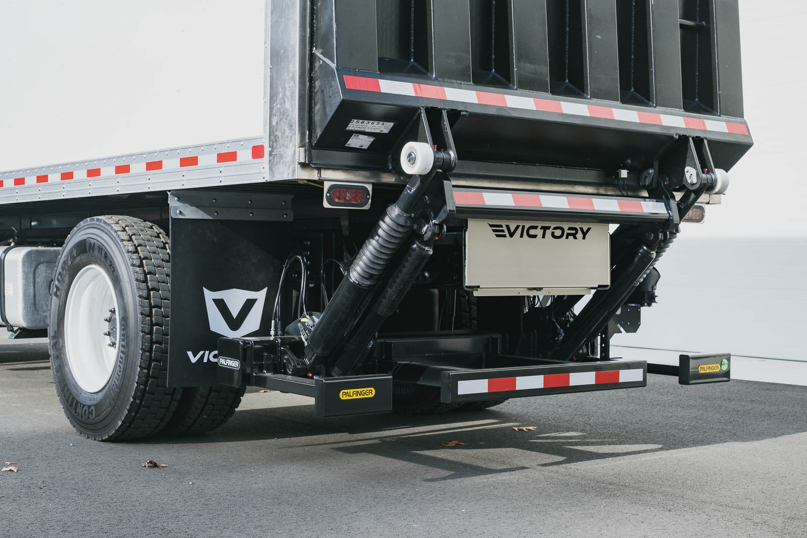 The body is equipped with a 66,000-lb-capacity Palfinger liftgate for extra heavy cargo.