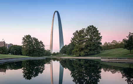 The Saint Louis Arch, considered the gateway to the West, is a famous tourist destination in the South Central Region.