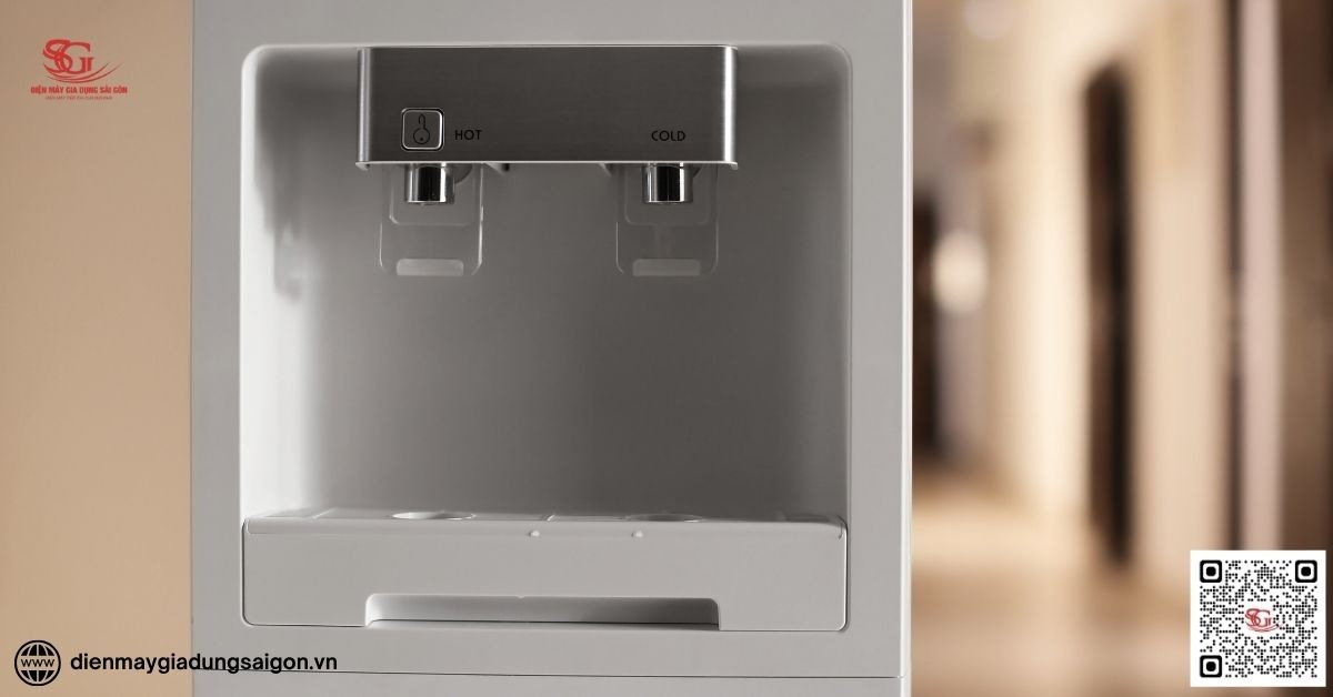 Cây nước nóng lạnh bình âm Toshiba tiện lợi, không phải bê vác nặng