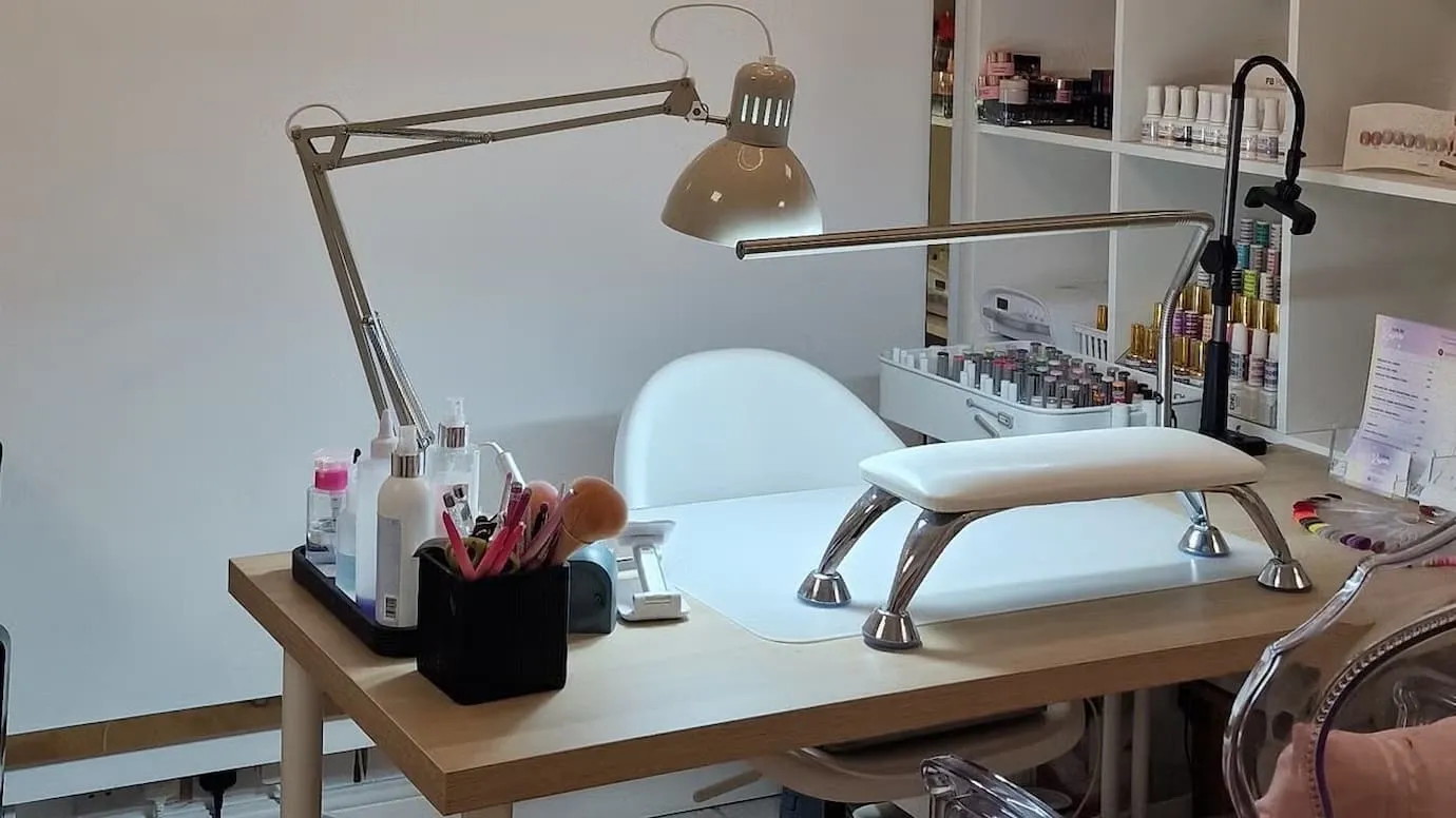 How to Become a Nail Artist: Complete Guide