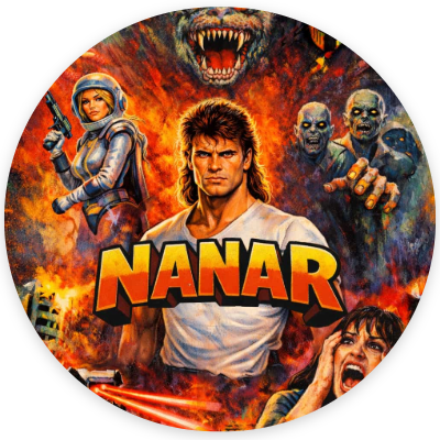 Badge de l'atelier d'écriture Nanar sur Pochade, représentant une affiche de cinéma du genre nanar avec au premier plan un homme musclé, et en arrière plan des monstres, des zombies, une femme qui hurle, des explosion, une femme en combinaison spatiale. 