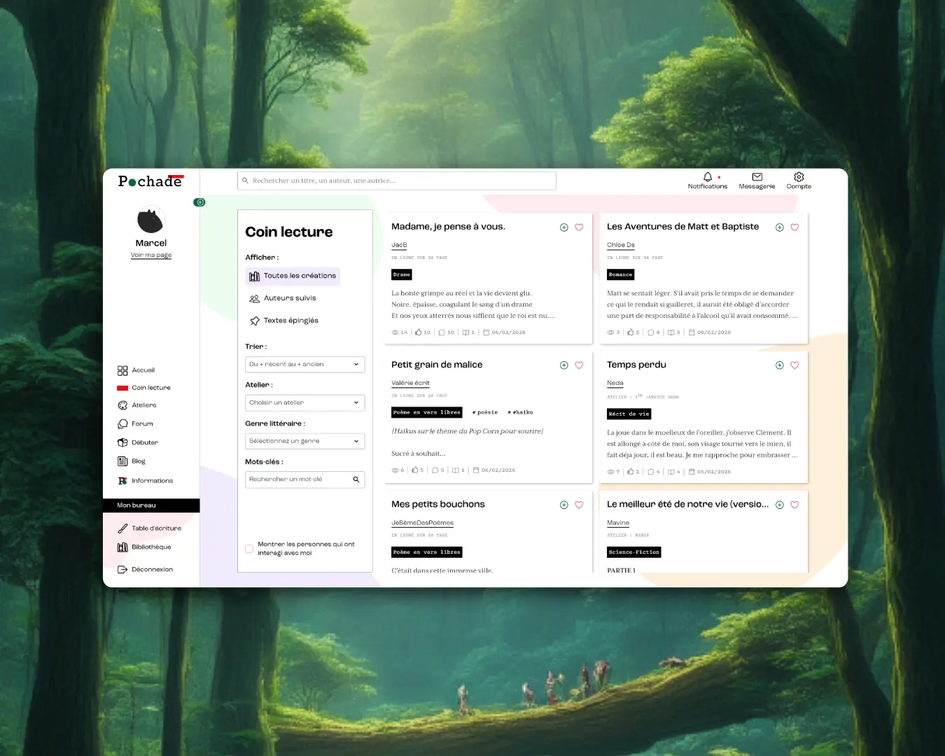 Ecran d'ordinateur sur la page Coin lecture de Pochade la plateforme d'écriture, sur un fond décoratif représentant une forêt.