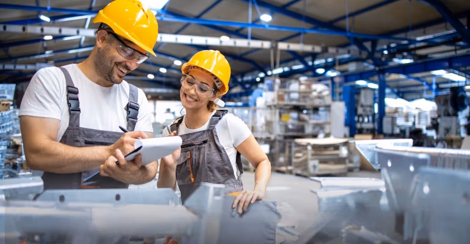 Digital Factory: Boost Efficiency & Safety with Connected Worker Tech