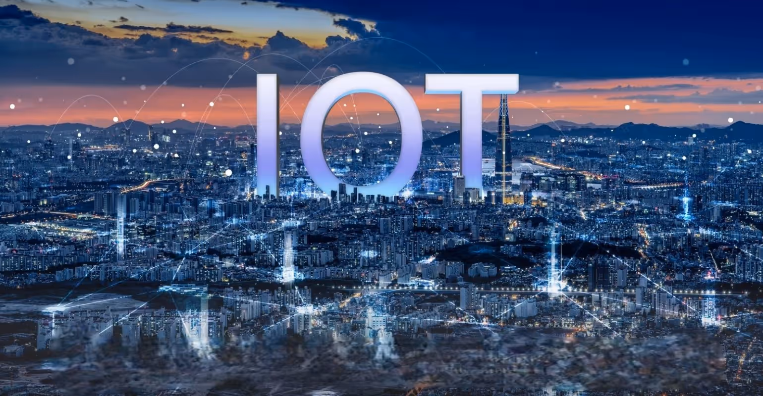 IoT in Fintech: Revolutionizing Finance in 2025