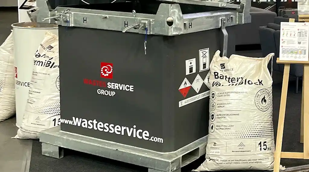 ADR-Behälter der Wastes Service Group für die sichere Lagerung und den Transport von Batterieabfällen
