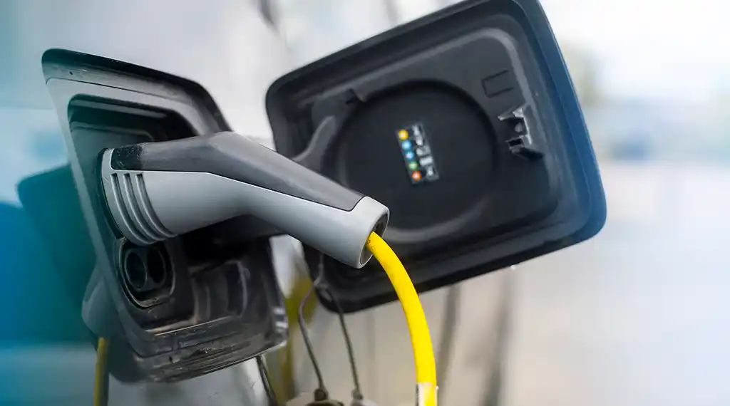 Charging an electric car – batteries from hybrid and electric vehicles