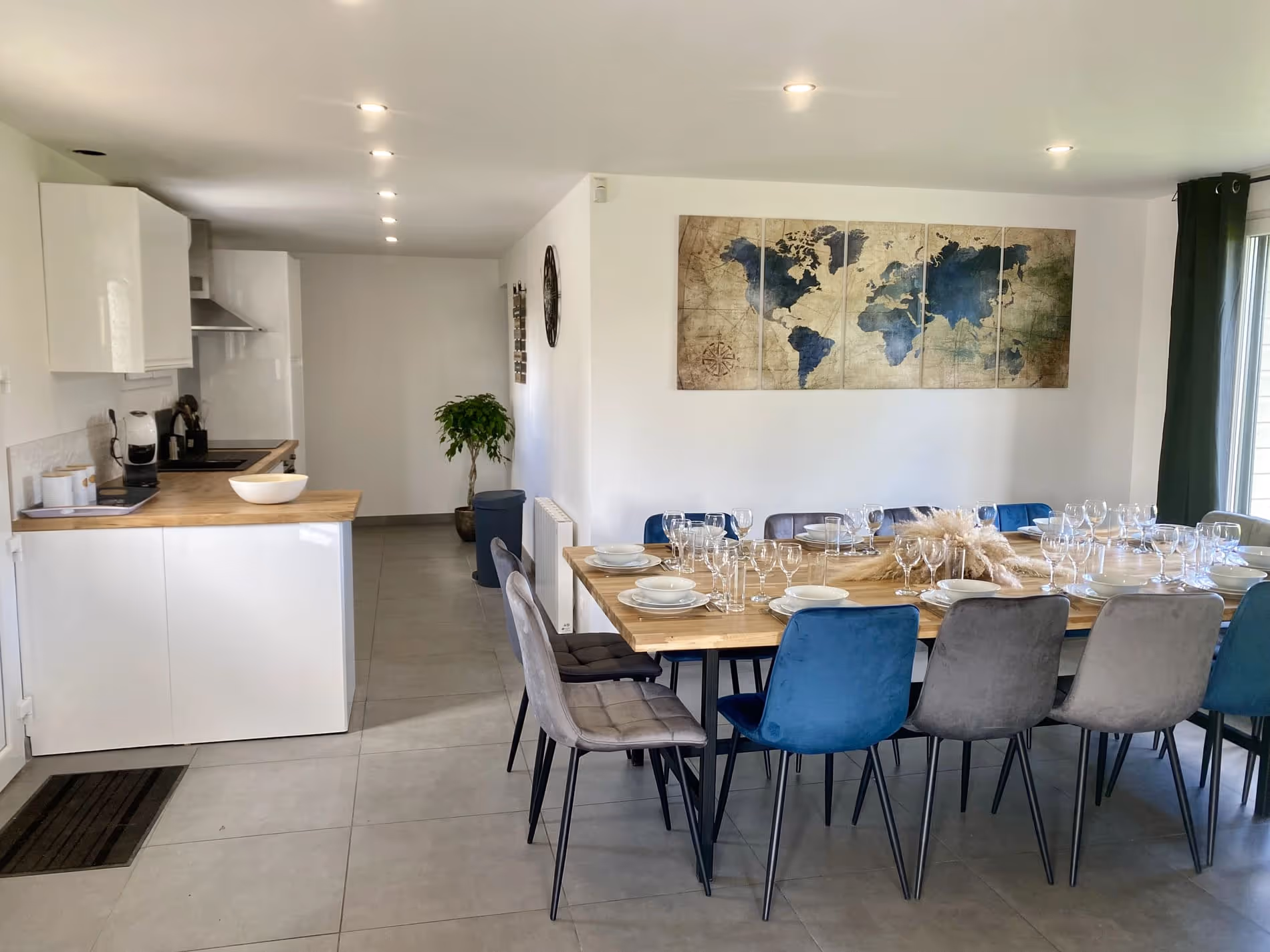 salle à manger et cuisine