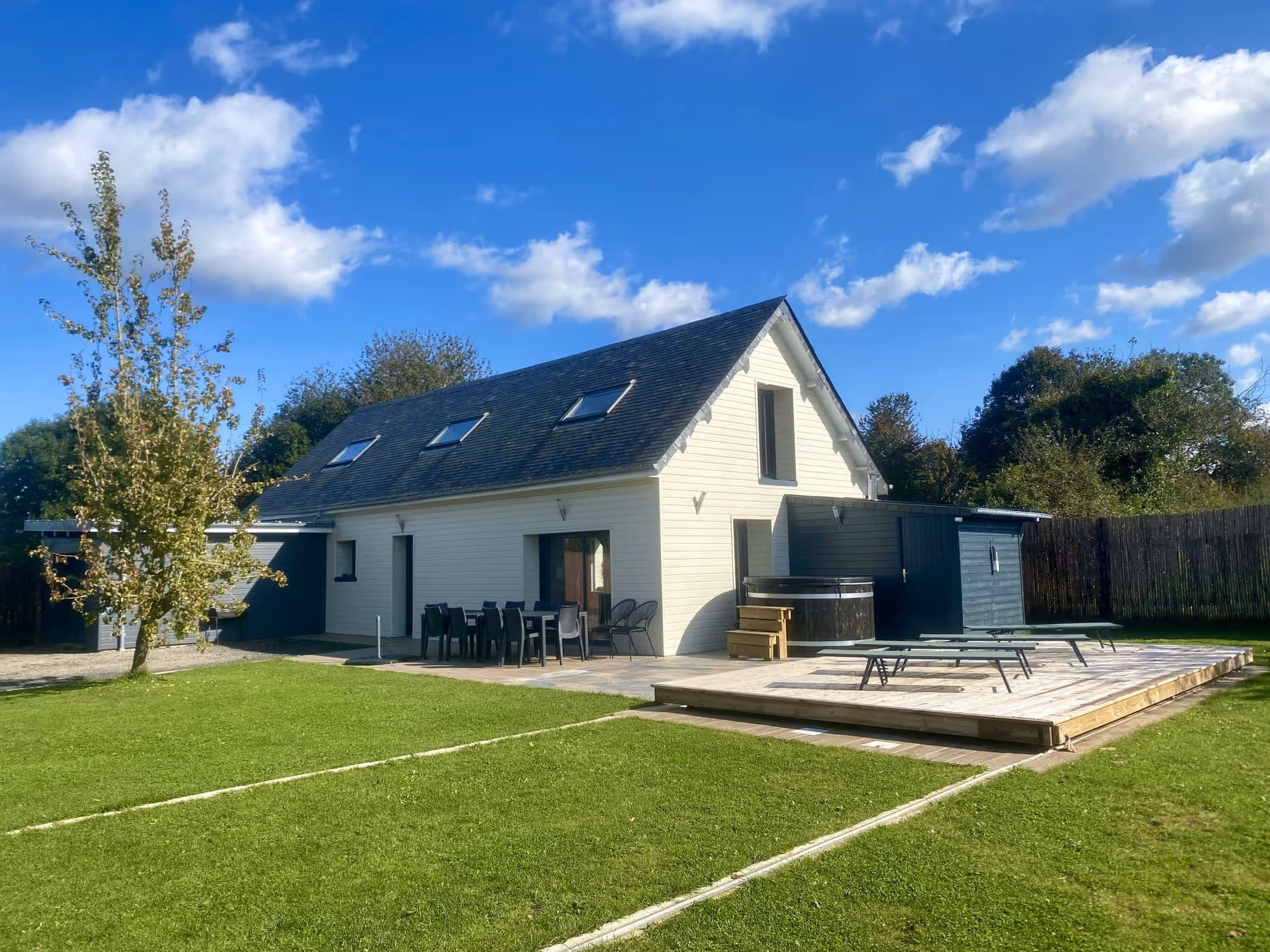 Gîte Cassis avec piscine privée et bain nordique, bain norvégien, gites de l'epinay, location de maison de vacances