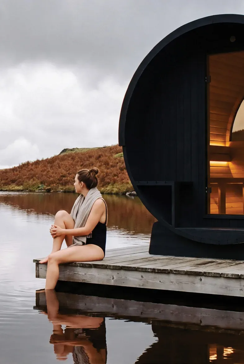 Sauna tonneau Barrel au bord d'un lac