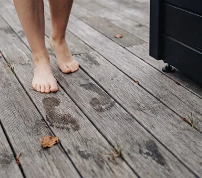 Terrasse en bois devant un sauna Cabin
