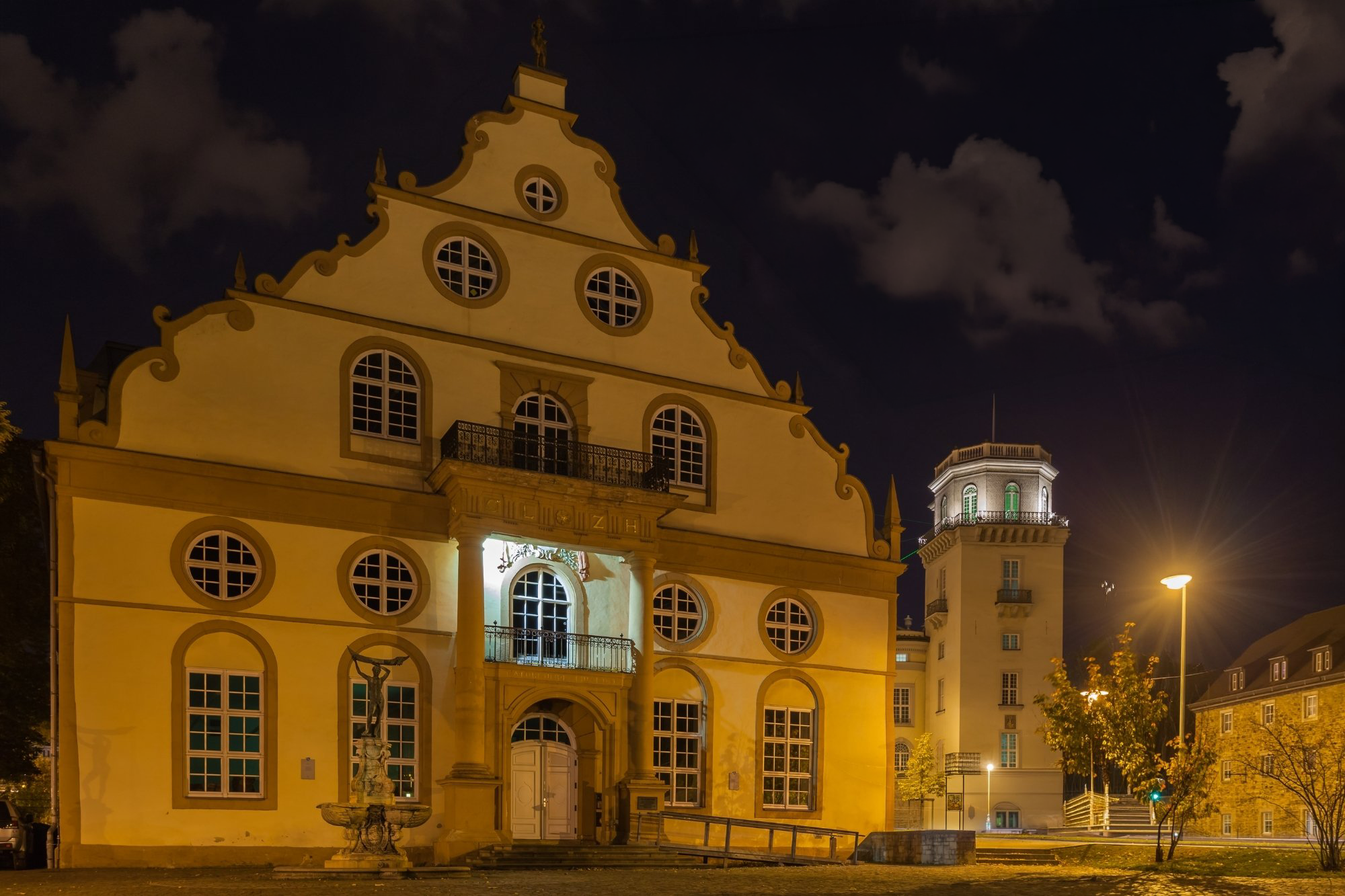 Ottoneum und Zwehrenturm in Kassel bei Nacht – Nachtwächter-Tour