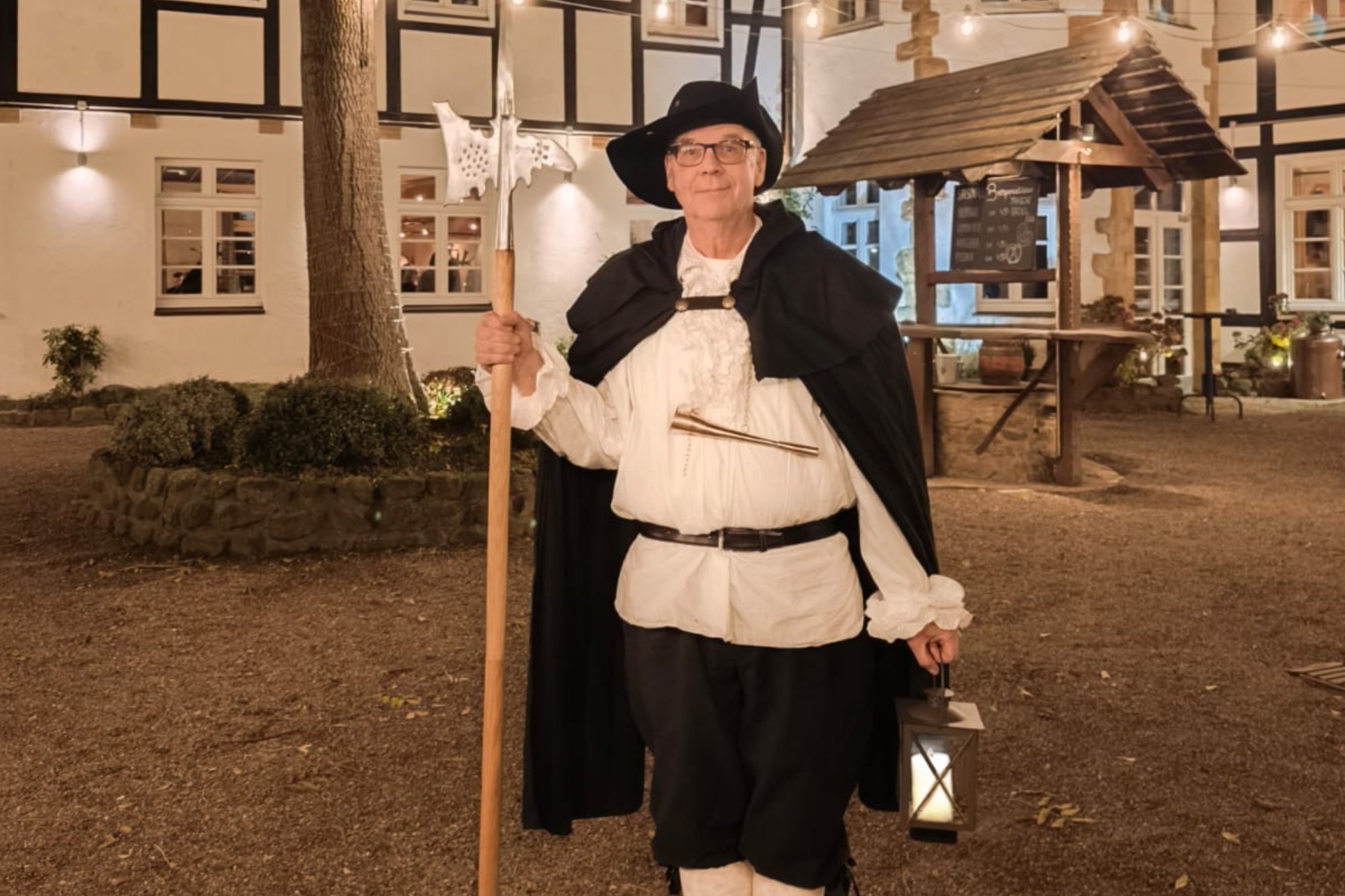 Nachtwächter mit Laterne in der Bielefelder Altstadt