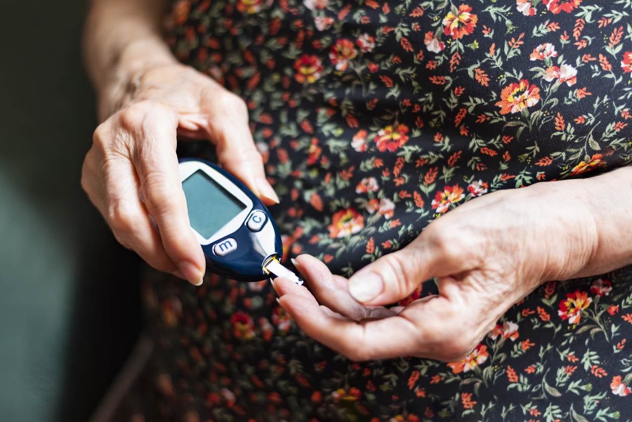 Femme détendue prenant soin de sa santé