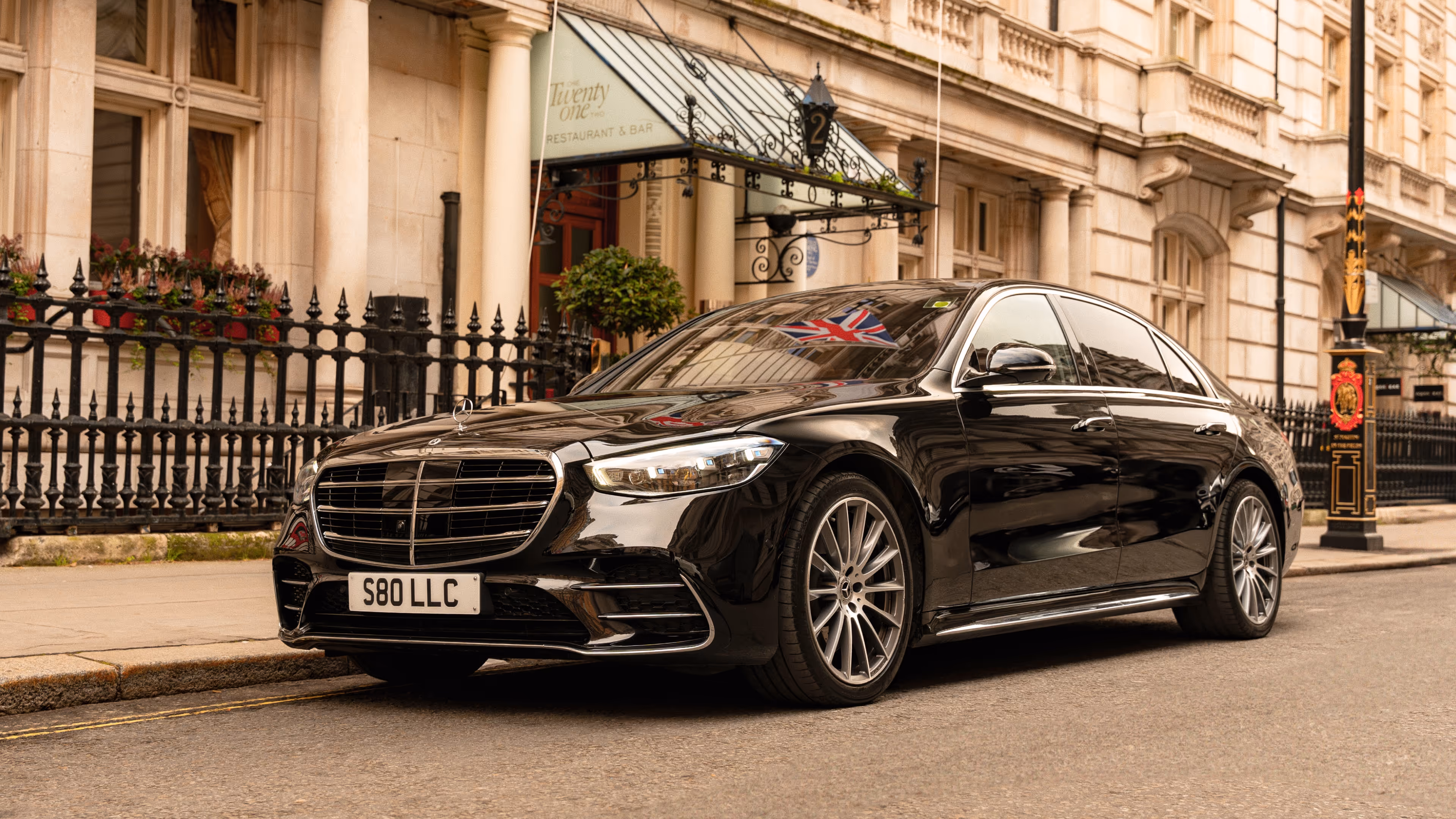 2020 Mercedes-Benz S-Class W223 sedan showcasing sleek design, advanced OLED touchscreen, and augmented reality head-up display.