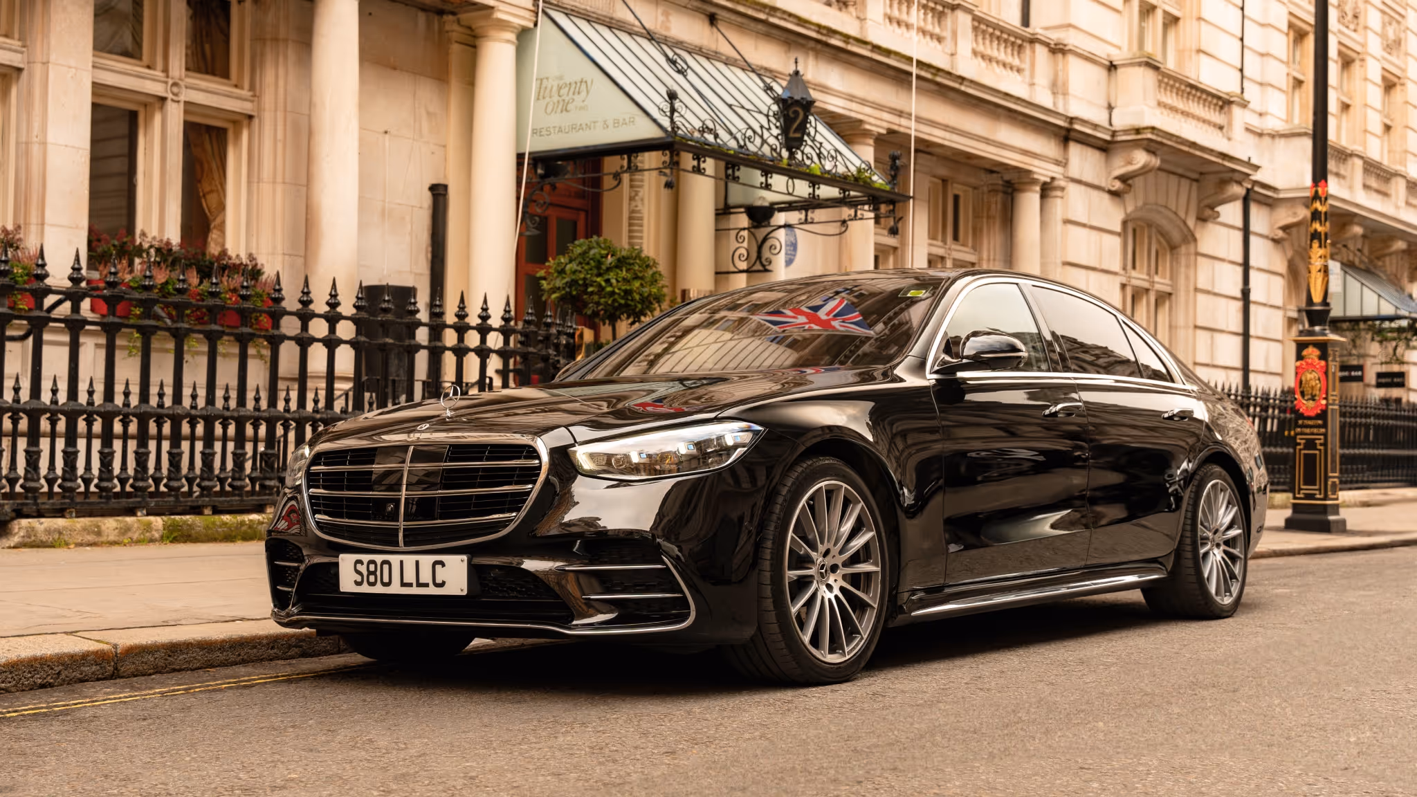 2020 Mercedes-Benz S-Class W223 sedan showcasing sleek design, advanced OLED touchscreen, and augmented reality head-up display.