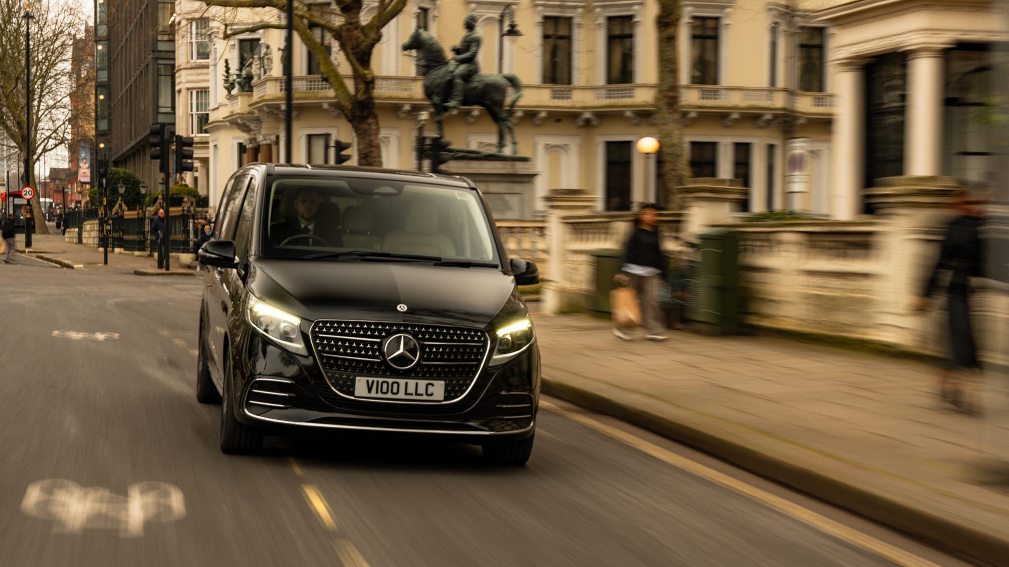 Private Mercedes V Class Chauffeur Hire for High-End Shopping in London