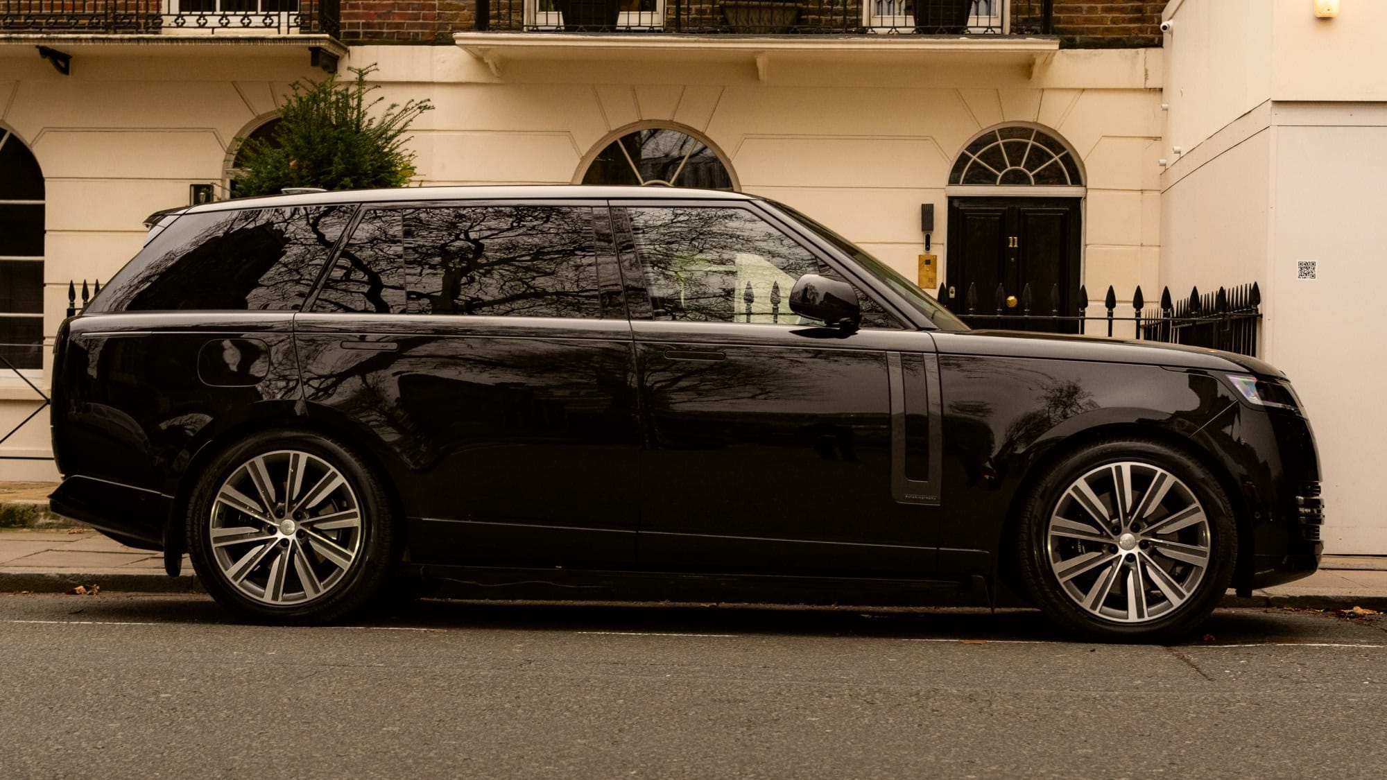 Range Rover Autobiography Chauffeur Hire for Wimbledon, Royal Ascot & Football Matches