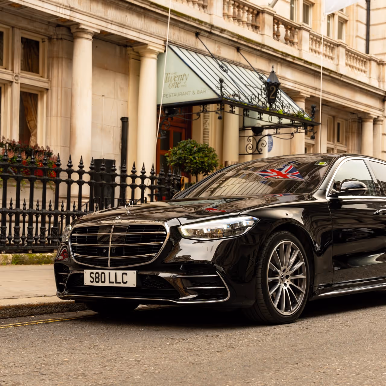 Luxury Chauffeur Hire for Shopping Trips in a Mercedes S Class – London & UK