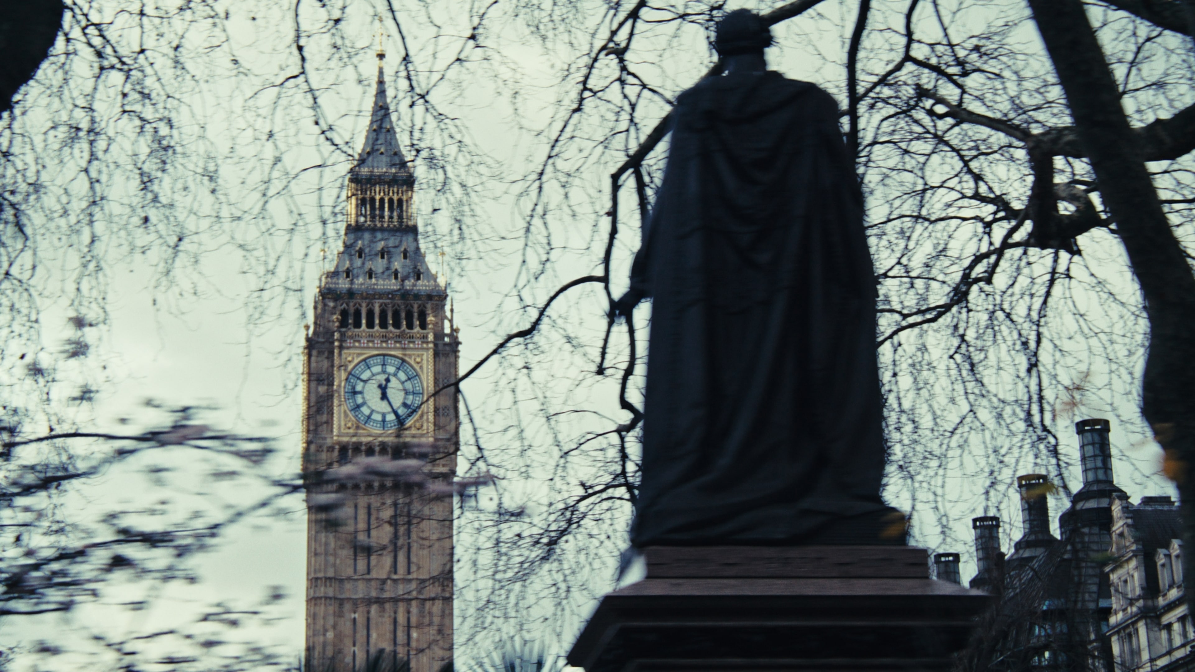 Luxury chauffeur tours for sightseeing and bespoke travel experiences.