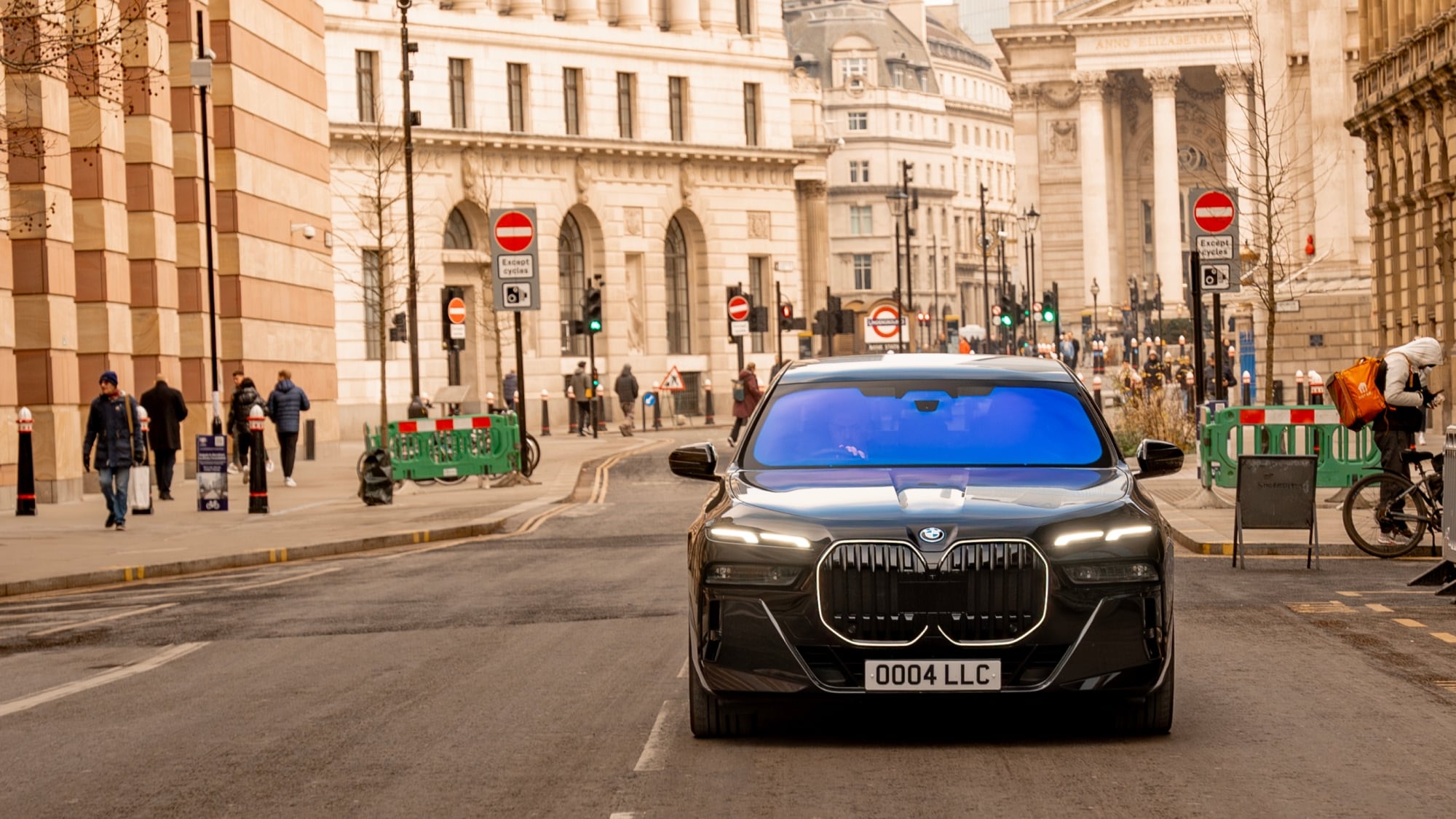 BMW 7 Series Chauffeur Interior — Executive Seating, Ambient Lighting & Luxury Features