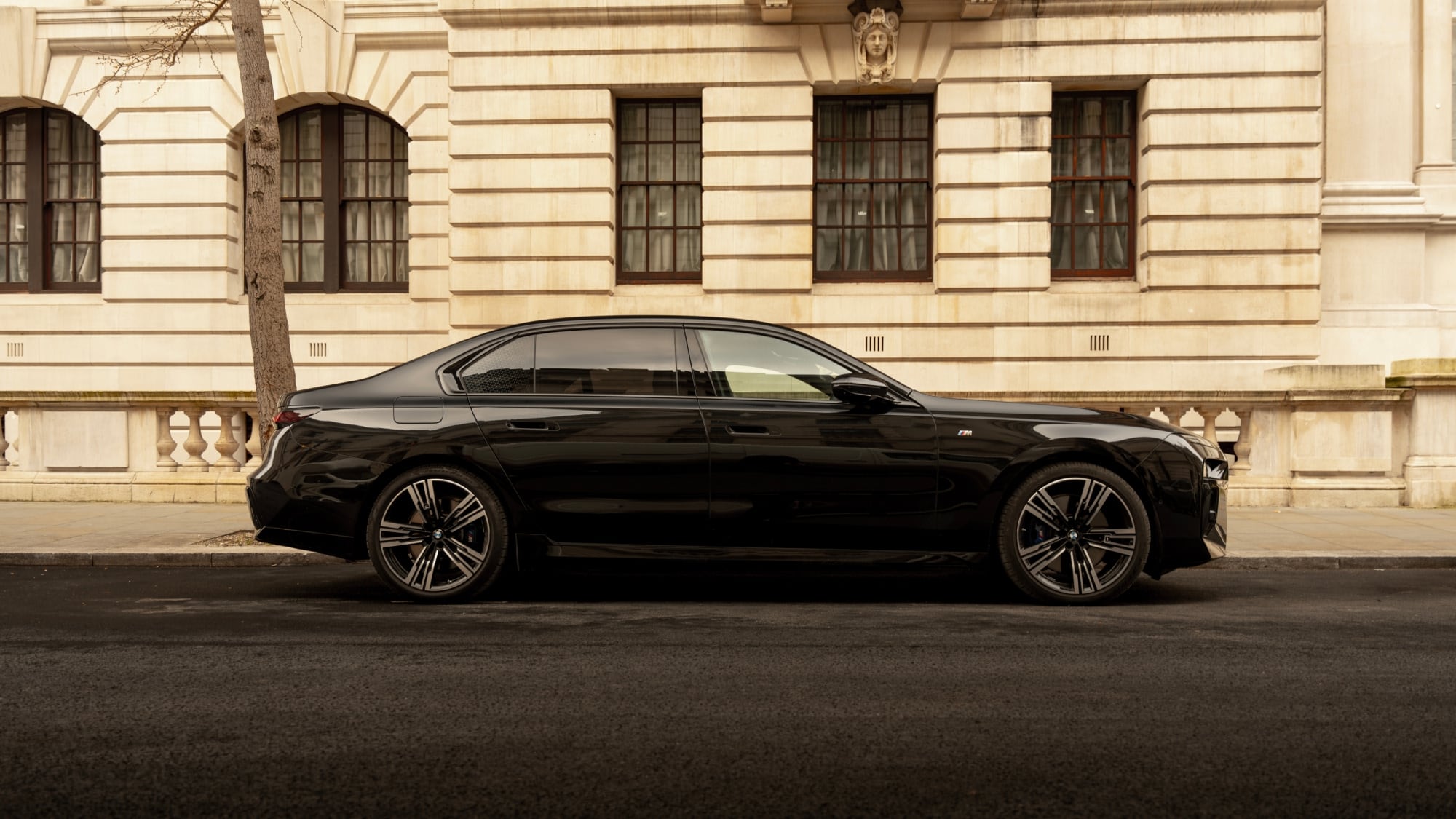 Exclusive BMW 7 Series Chauffeur Hire for London Shopping Trips & Fashion Outings