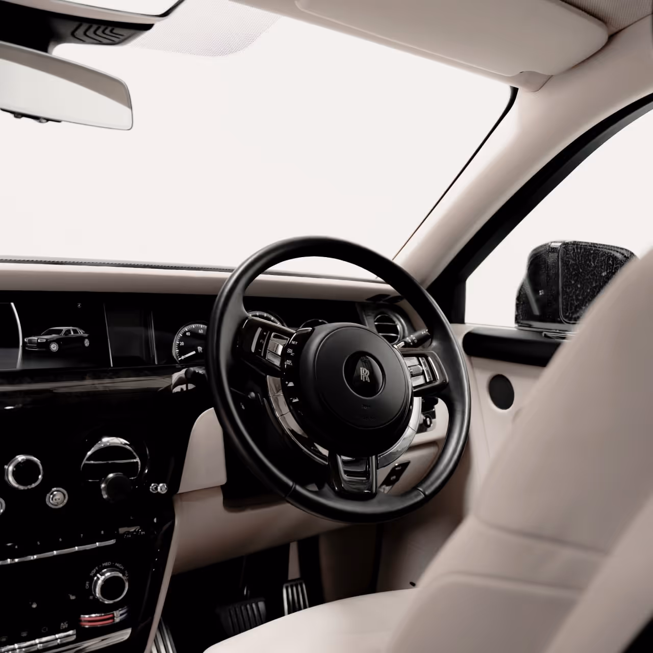 Private Rolls-Royce Phantom Chauffeur Hire for London & UK Sightseeing Tours