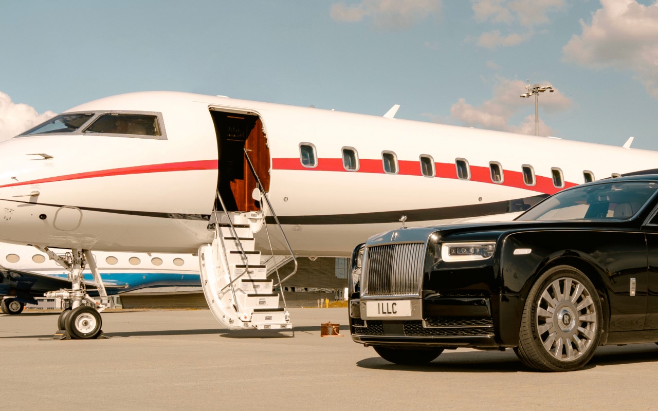 Rolls-Royce and private jet for airport chauffeur transfers in London
