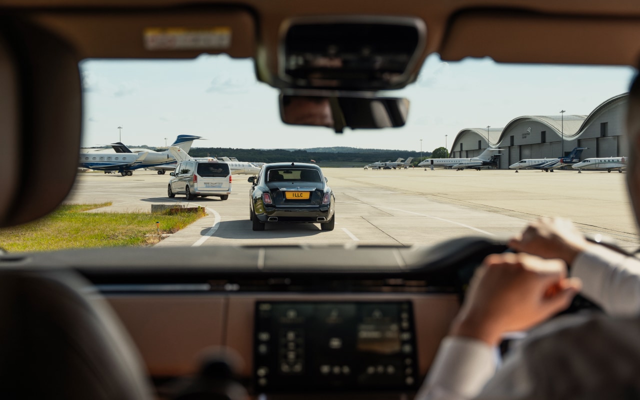 Luxury airport chauffeur transfer for private aviation in London