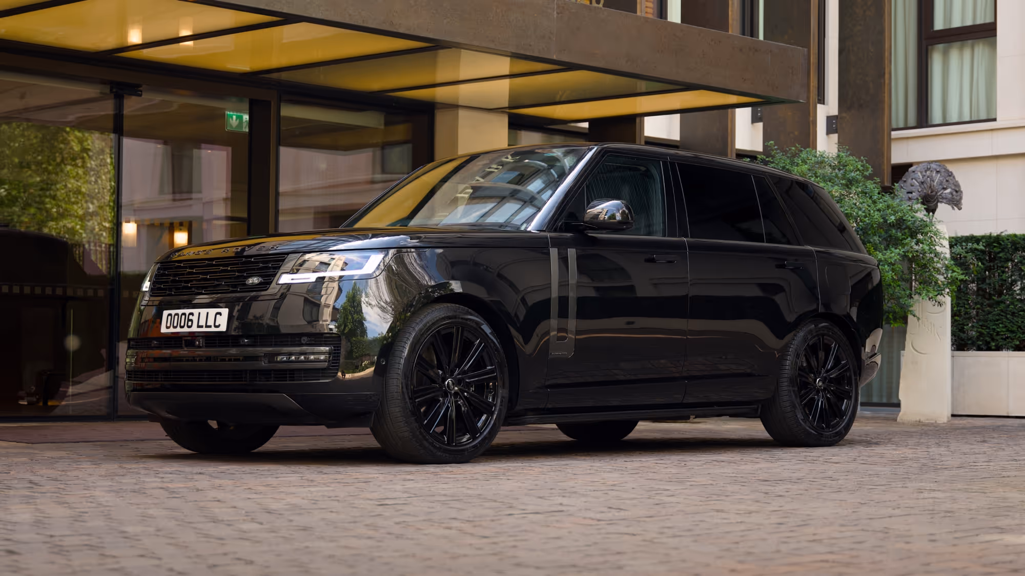 Luxury Range Rover Autobiography Chauffeur for London Shopping & Fashion Trips
