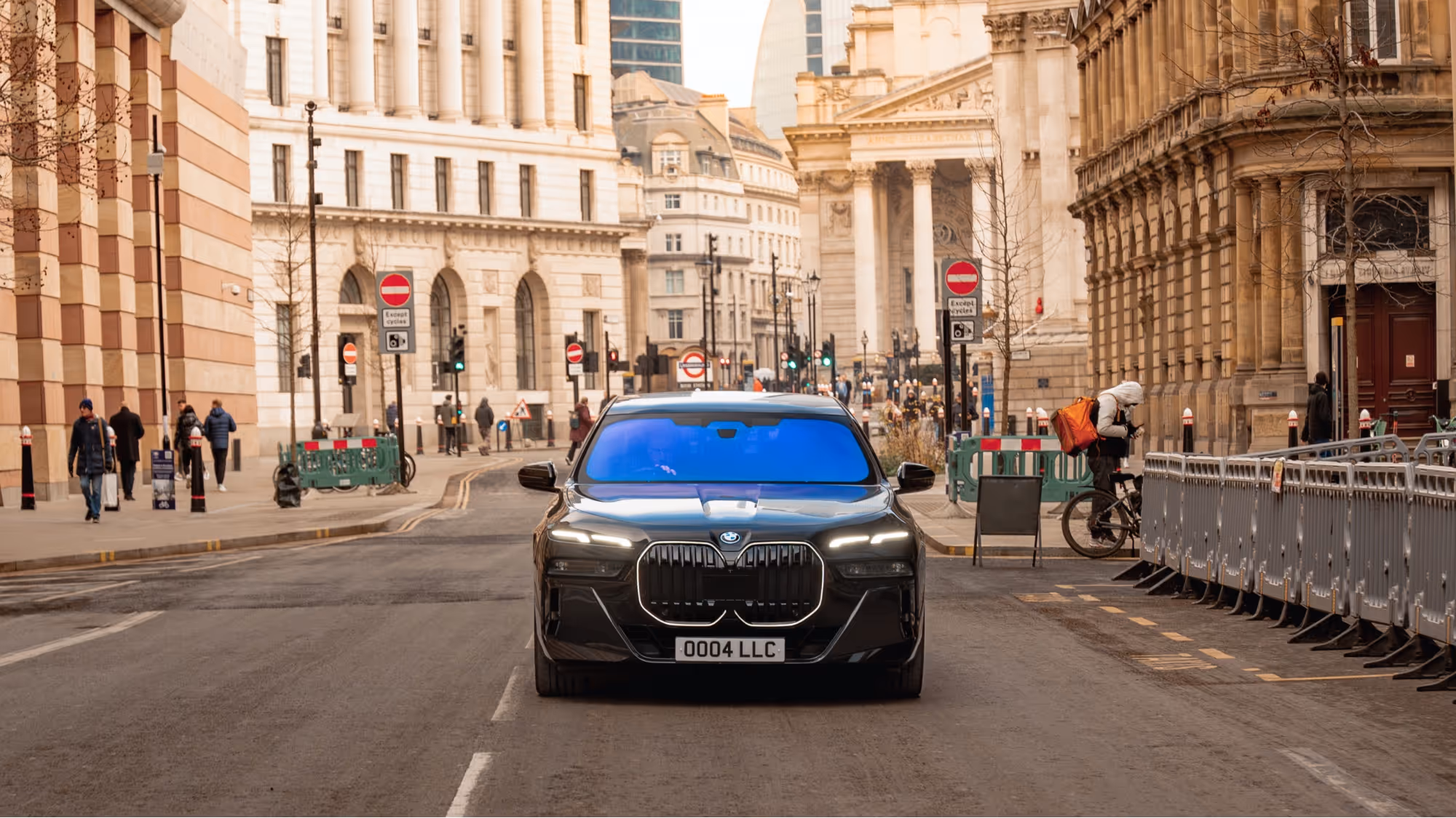 Straight-on front view of the BMW 7 Series luxury chauffeur saloon.