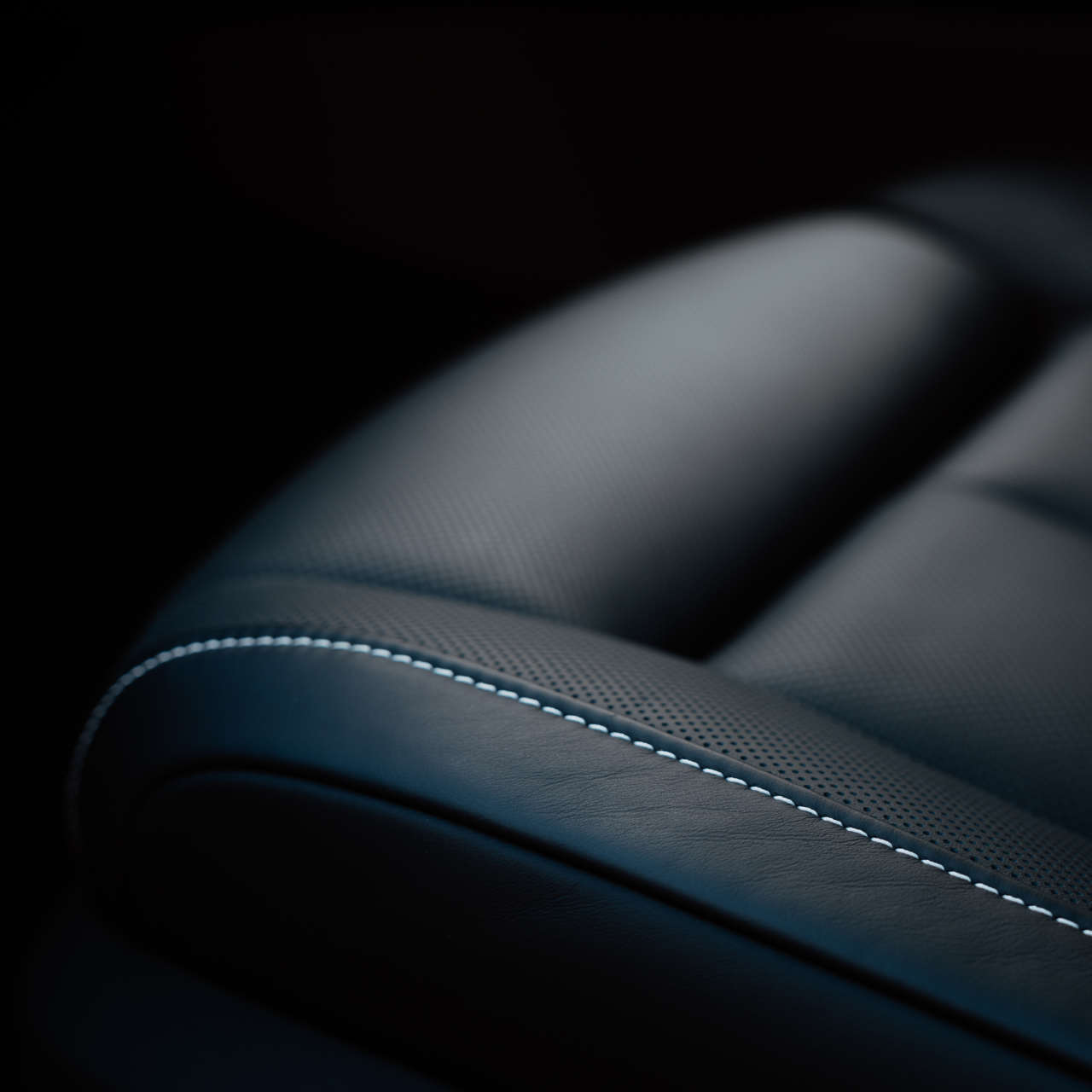 Close-up of the Rolls-Royce Cullinan leather upholstery, highlighting perforated leather, precise stitching and premium cabin craftsmanship.